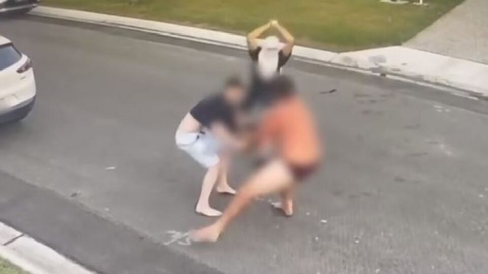 Bloke fights Boxing Day thieves in his undies