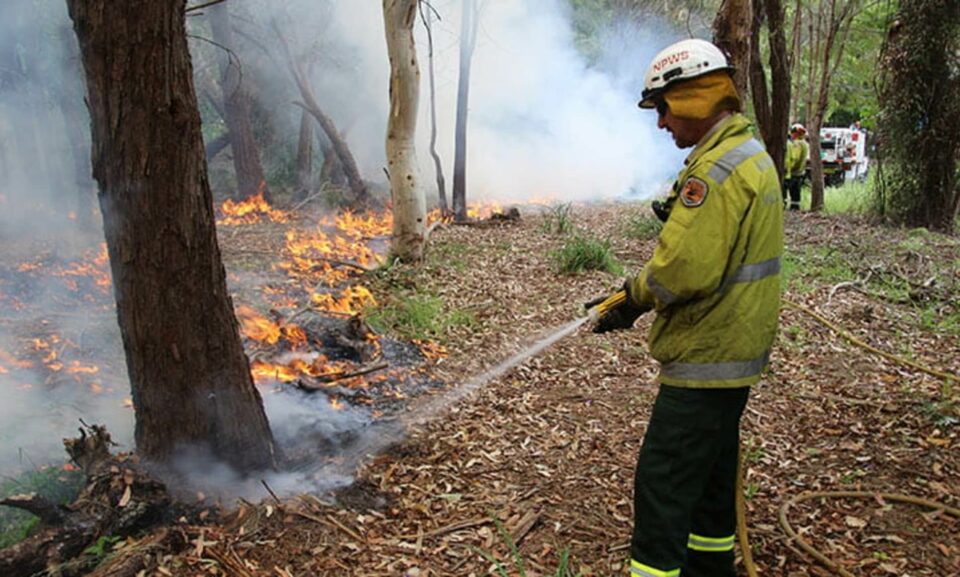 Out of control bushfire triggers evacuation warning