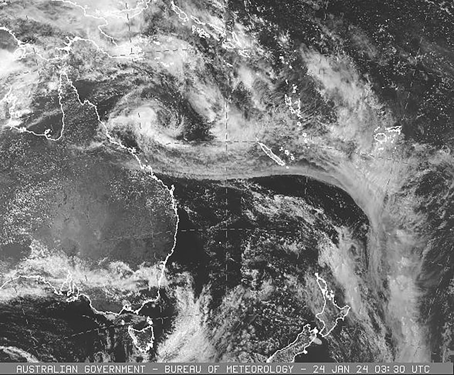 120 schools closed, cyclone to hit in hours