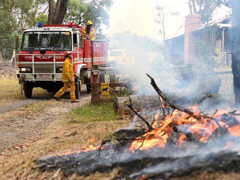 30,000 told to flee as blaze threatens lives