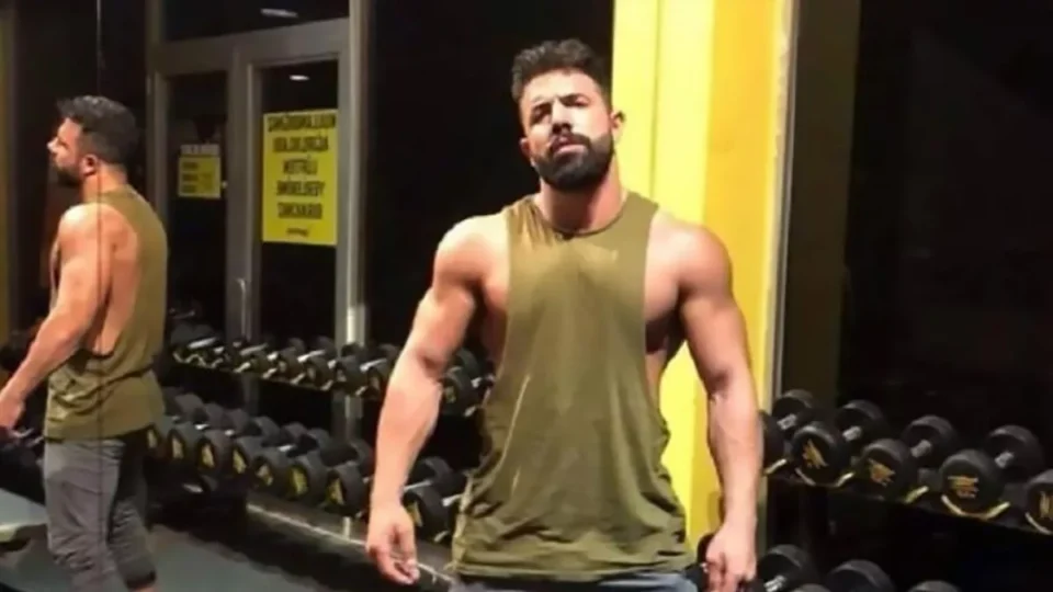 Bodybuilder killed partner in 6-knife frenzy