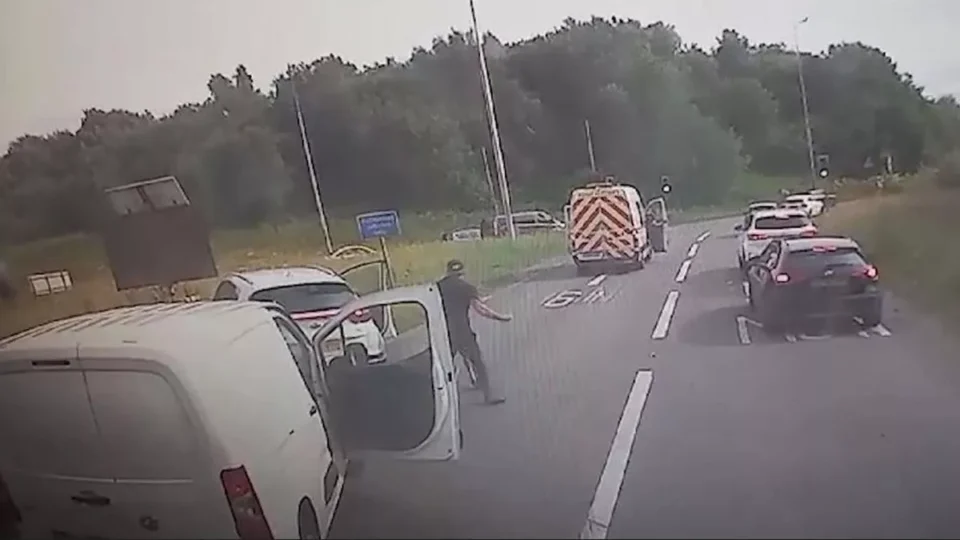 ‘Idiots’: Drivers throw punches on freeway