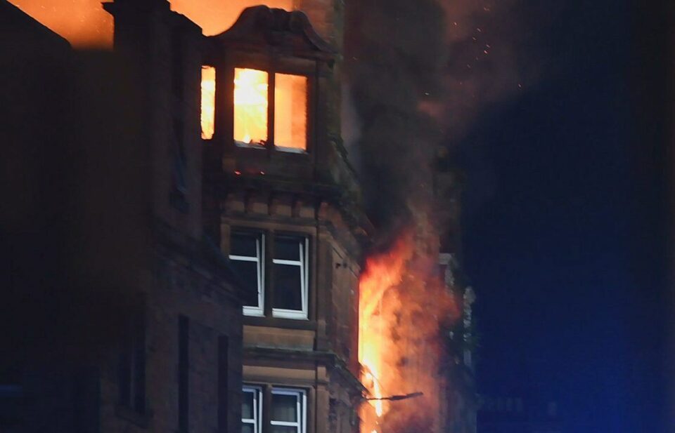 North Shore building fire leaves one dead