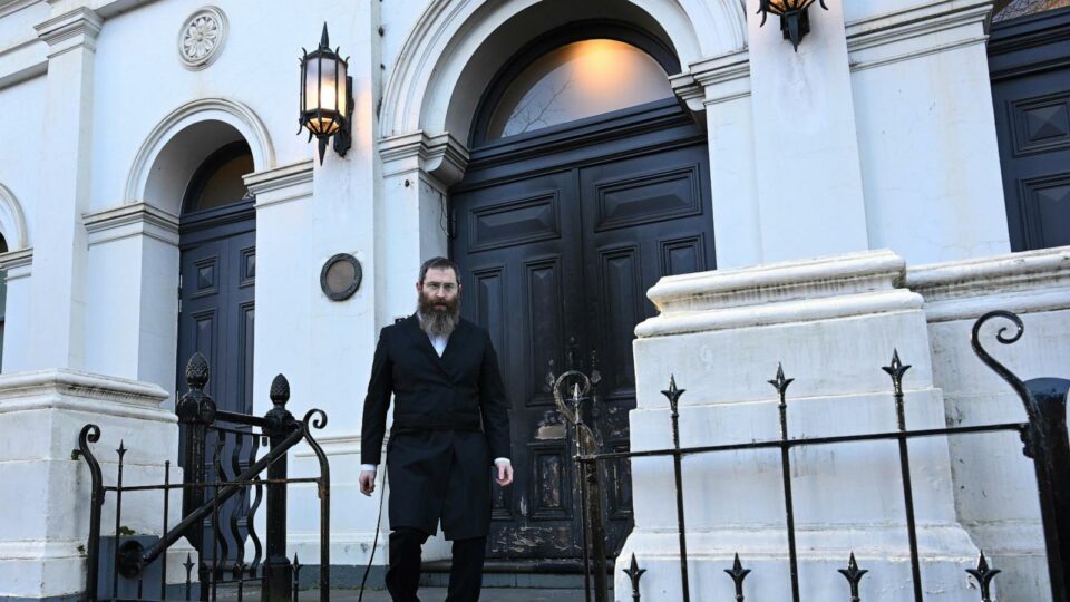 Update after synagogue set alight with 20 inside